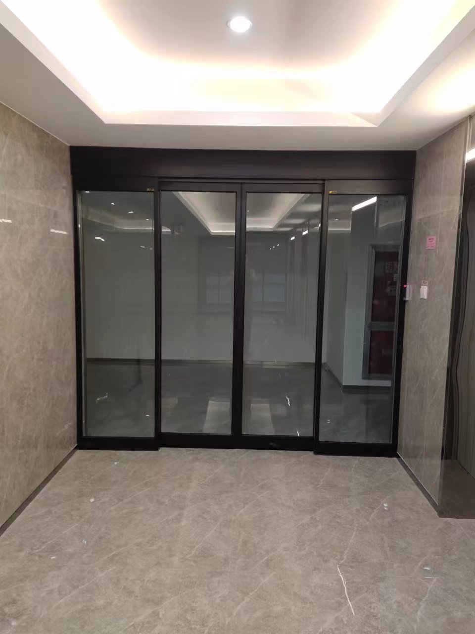 梁溪区玻璃伸缩门